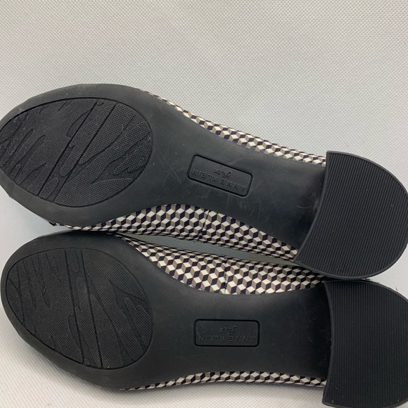 Anne Klein Black & White Patterned Block Heels Pumps - Picture 6 of 8